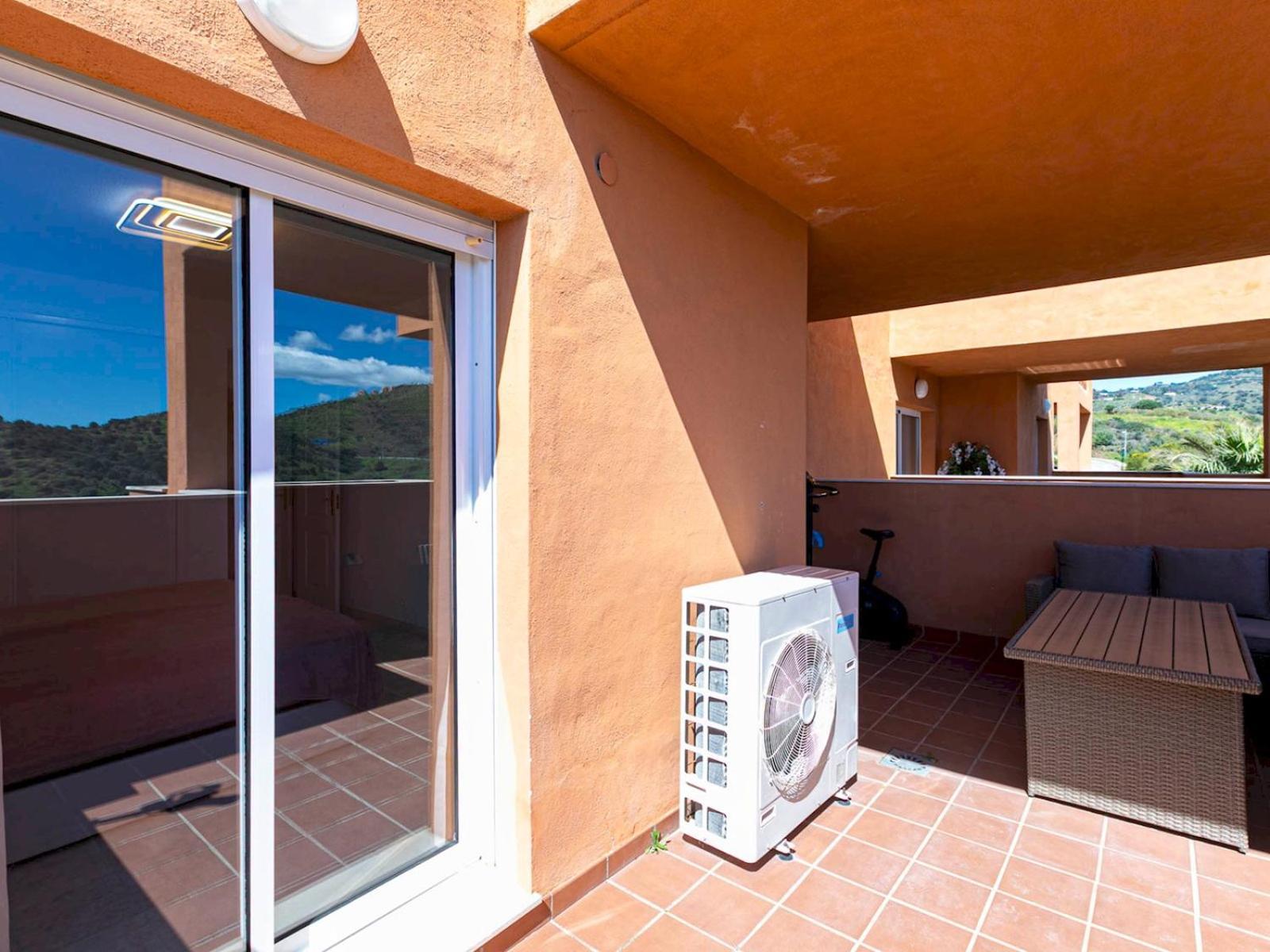 Comfortable With Pool In Pass The Keys Apartment