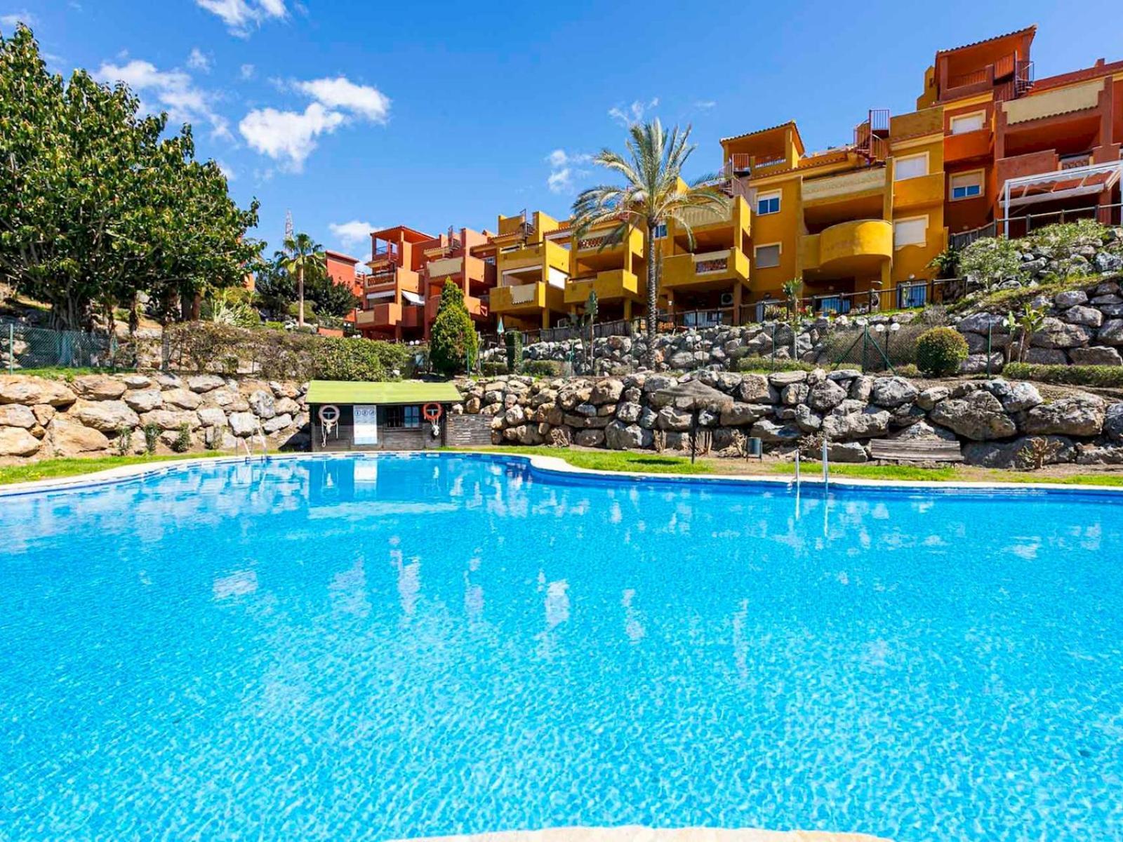 Apartment Comfortable With Pool In Pass The Keys