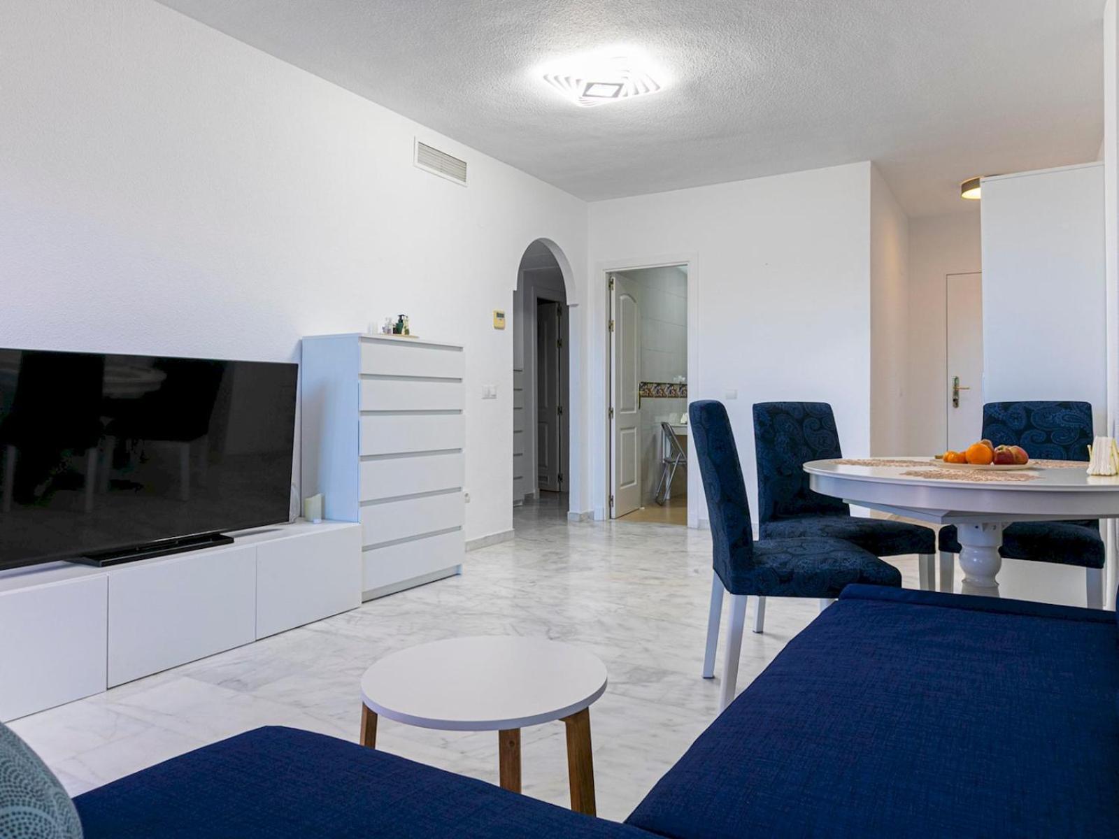 Comfortable With Pool In Pass The Keys Apartment