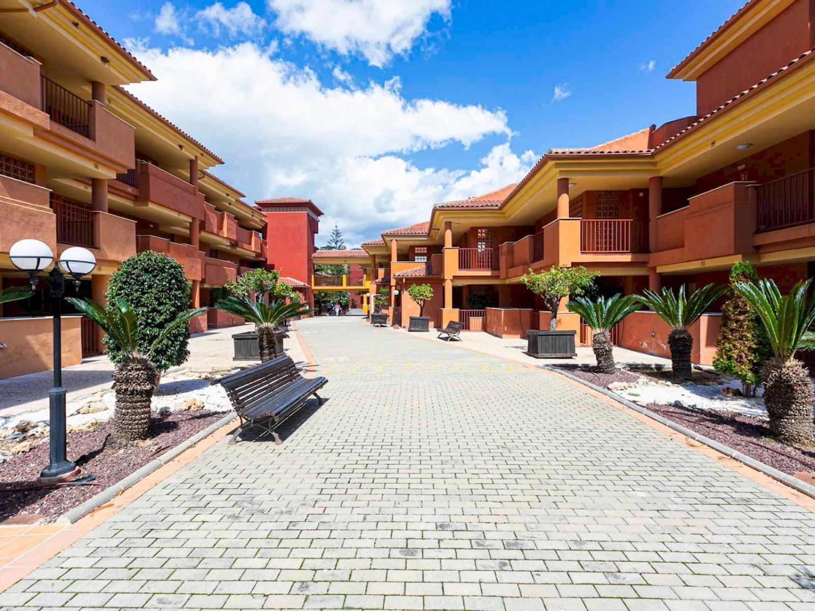 Comfortable With Pool In Pass The Keys Appartement *