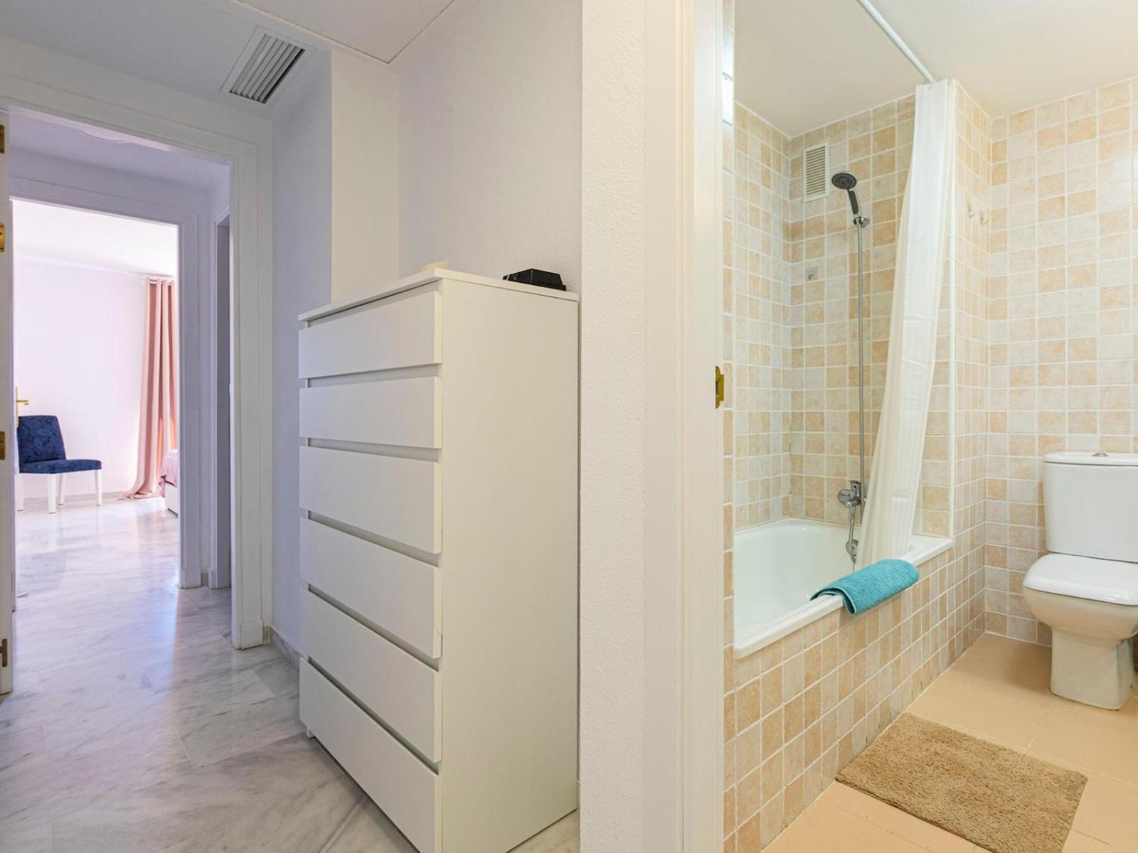 Comfortable With Pool In Pass The Keys Appartement *