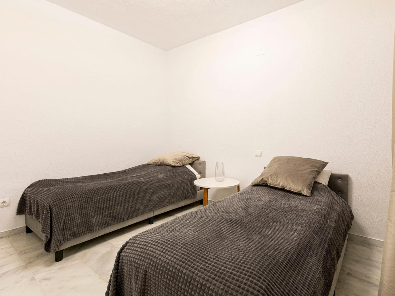 Comfortable With Pool In Pass The Keys Appartement *