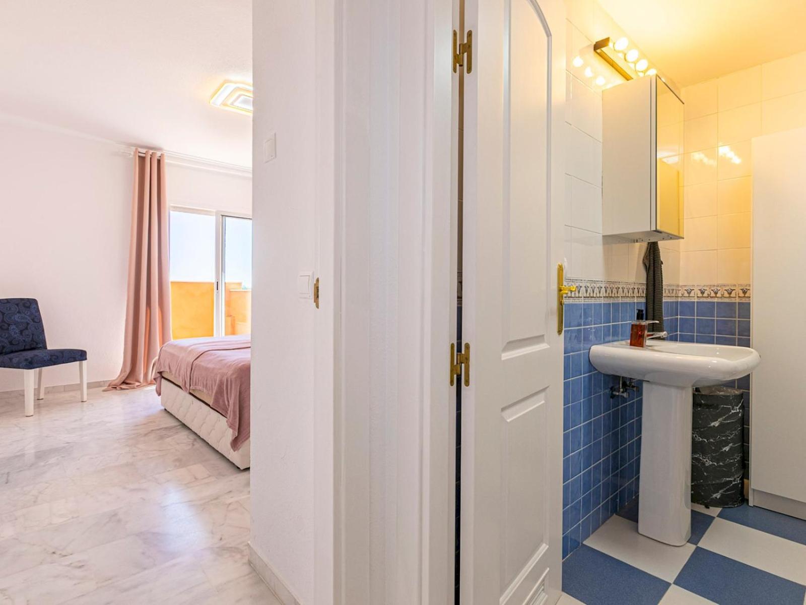 Comfortable With Pool In Pass The Keys Appartement *